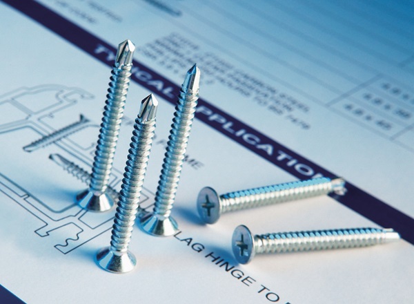 Rapierstar fasteners for windows and doors